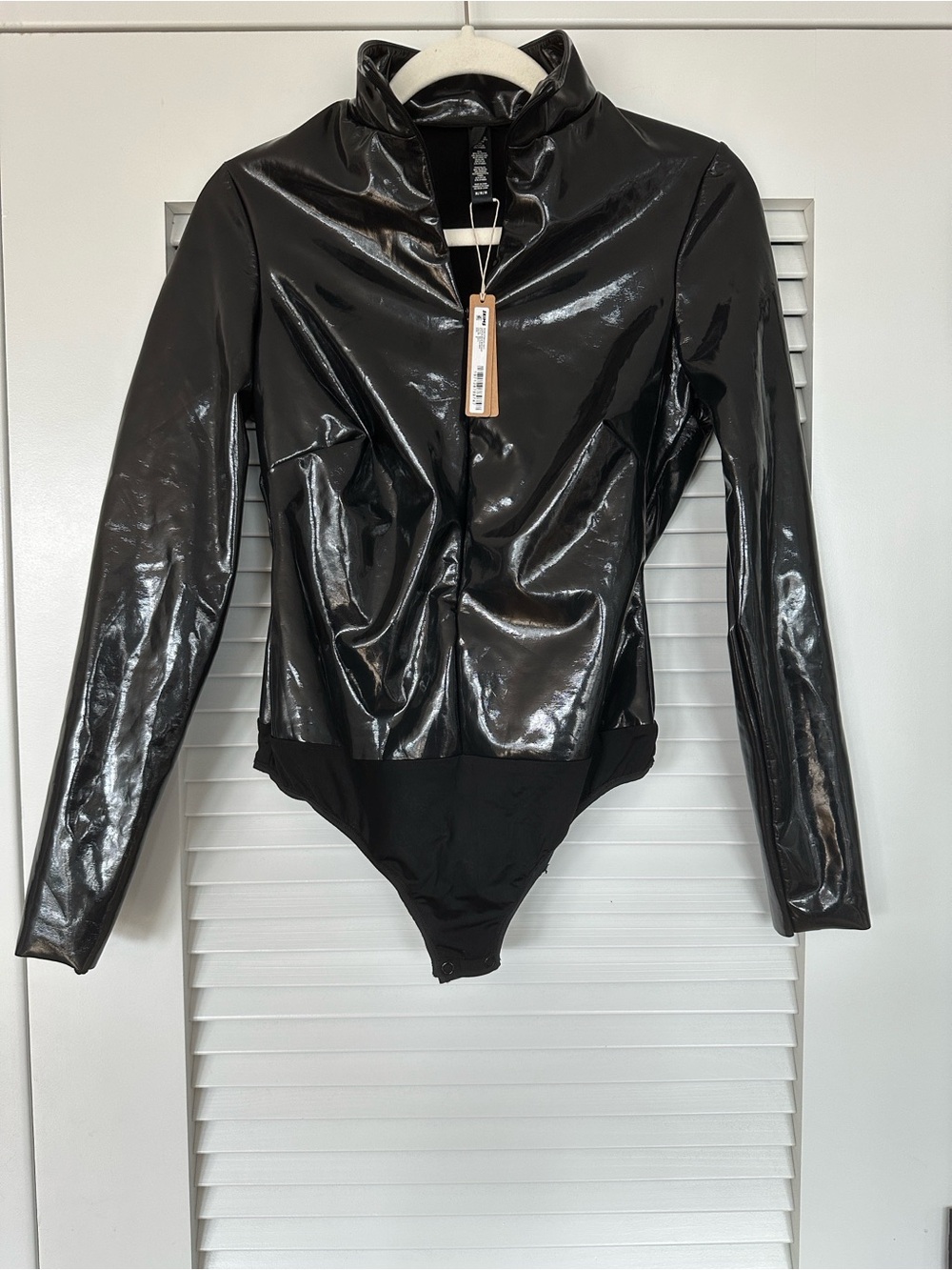 SKIMS Stretch Vinyl Long Sleeve Zip Front Bodysuit Onyx NWT Medium - Picture 1 of 10